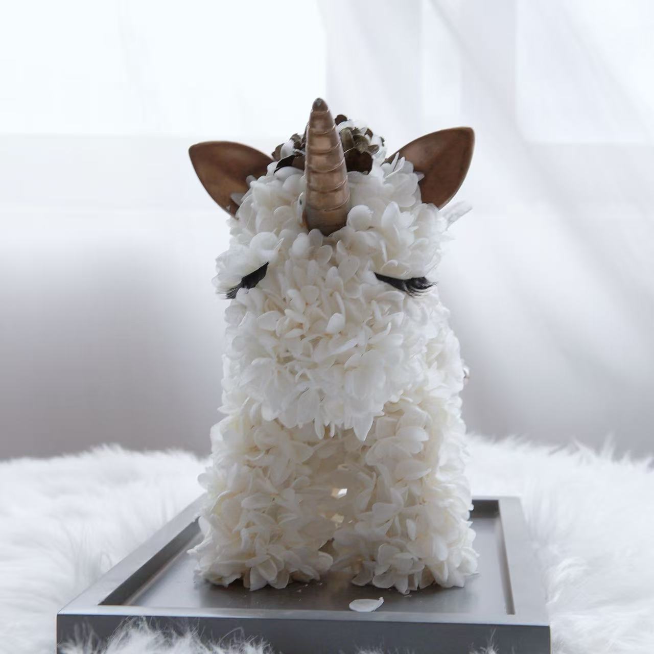 Hydrangeas & Roses Unicorn