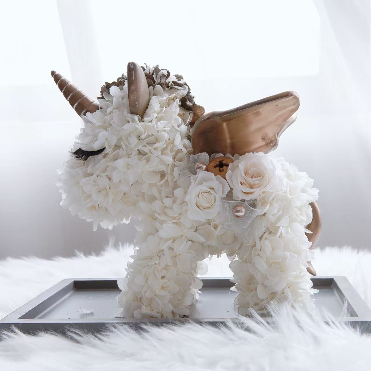 Hydrangeas & Roses Unicorn