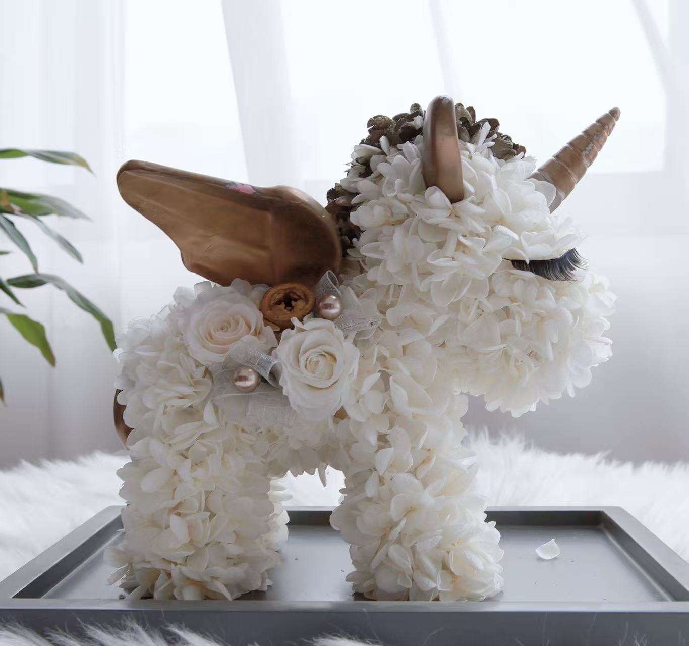 Hydrangeas & Roses Unicorn