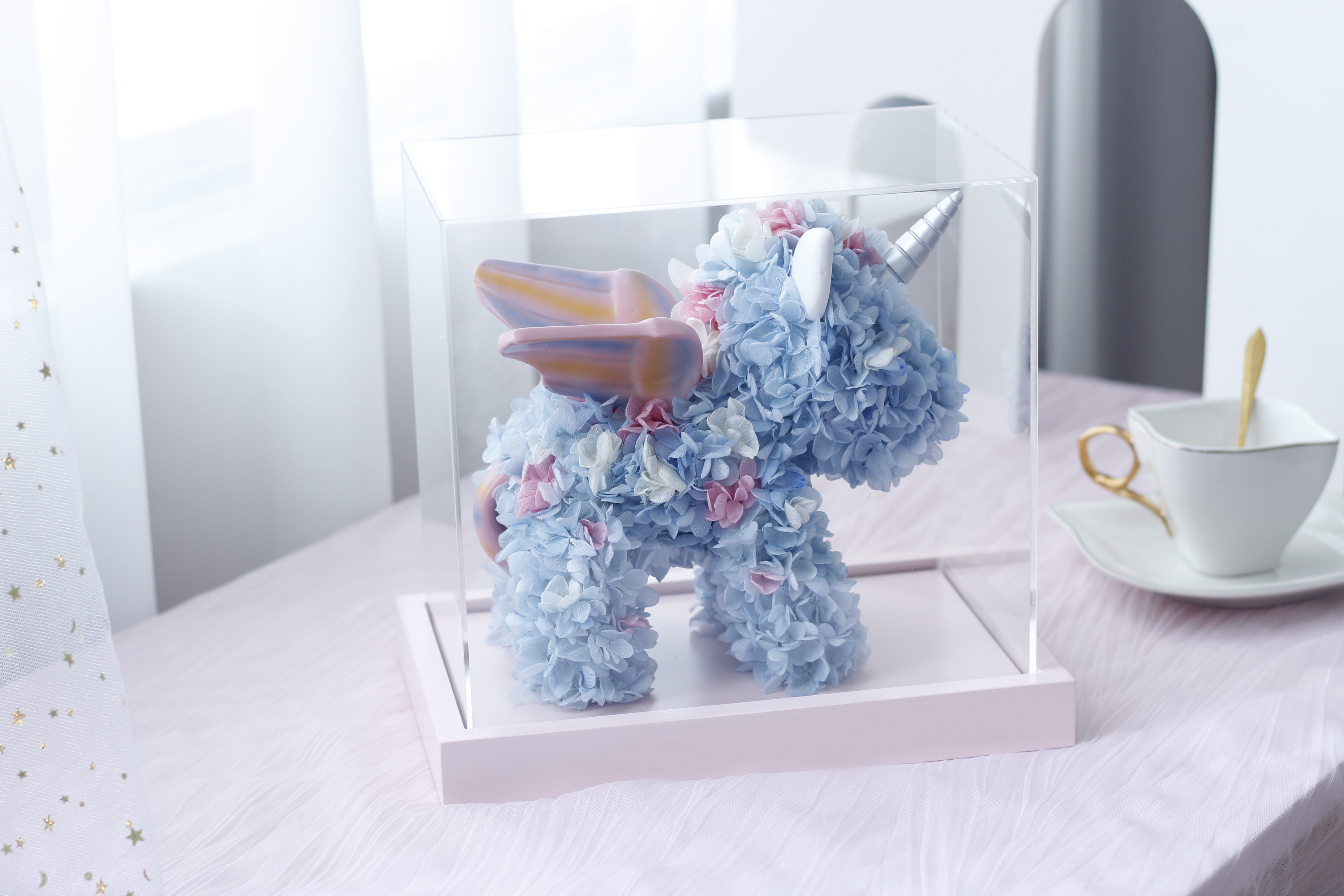 Hydrangeas & Roses Unicorn