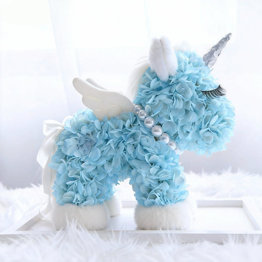 The Preserved hydrangeas Unicorn – a luxury forever flower gift handcrafted with real preserved blooms. Elegant, whimsical, and everlasting, this floral unicorn makes the perfect romantic or birthday gift for her. Ideal for Valentine’s Day, anniversary, or baby shower décor. Bloom 3+ years。