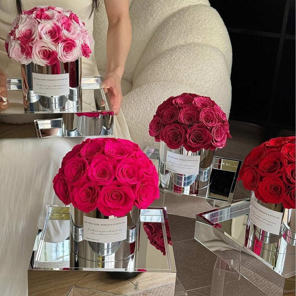Embrace elegance with our Eternal Flower Hug Bucket, featuring vibrant preserved roses in a mirrored luxury design — a perfect gift for birthdays, anniversaries, mother's day and romantic surprises. Bloom 3+ years.