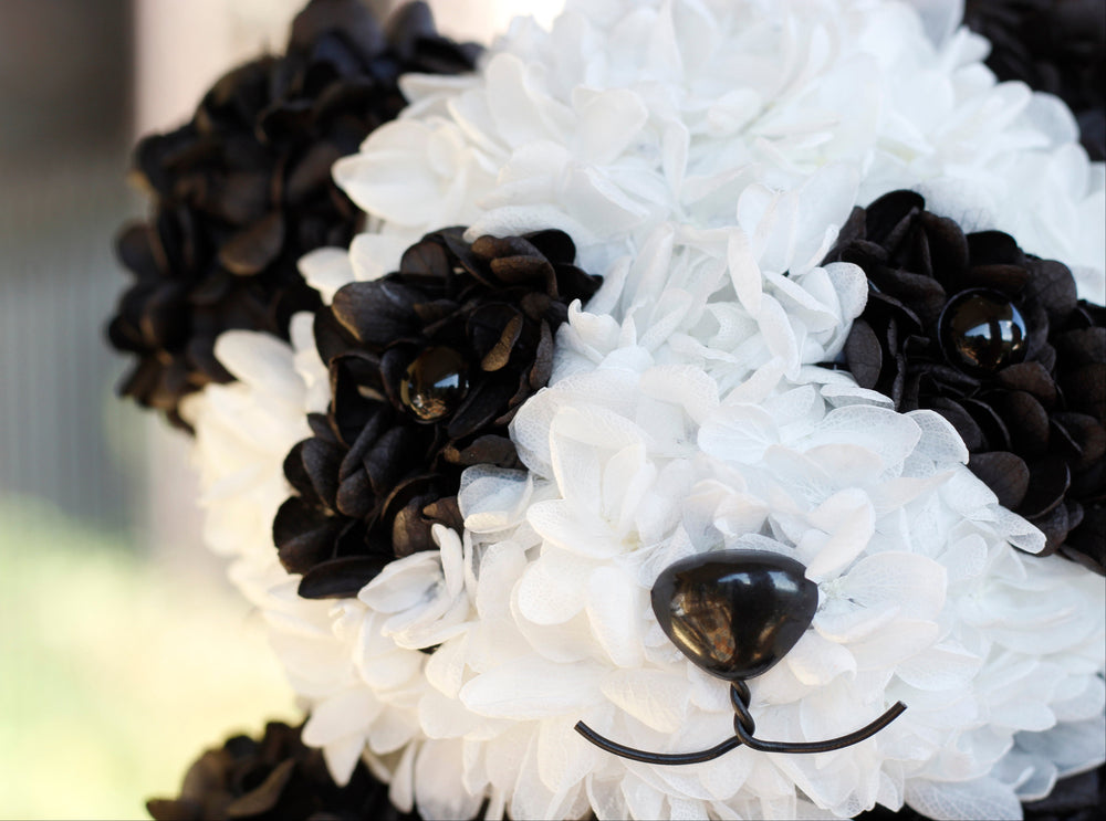This Chinese Panda fully covered high quality preserved Hydrangeas ,the petals are layered, simulating the plump body and fluffy fur texture of a panda.