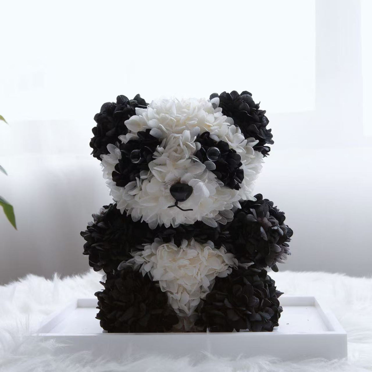 This Chinese Panda fully covered high quality preserved Hydrangeas ,the petals are layered, simulating the plump body and fluffy fur texture of a panda.