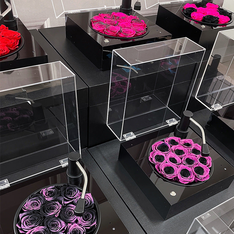 Our Eternal Roses Gramophone Arrangement, a luxurious preserved flower gift designed to capture your hearts. Each rose is carefully arranged in a vintage-inspired gramophone base. Perfect for Valentine’s Day, birthdays, anniversaries, or romantic surprises. Bloom 3+ years.