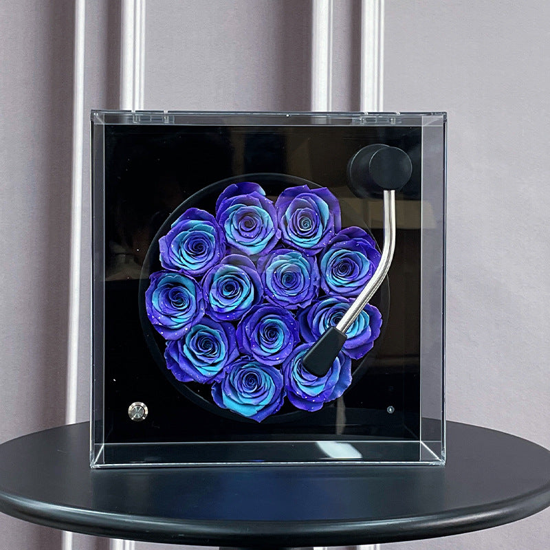 Our Eternal Roses Gramophone Arrangement, a luxurious preserved flower gift designed to capture your hearts. Each rose is carefully arranged in a vintage-inspired gramophone base. Perfect for Valentine’s Day, birthdays, anniversaries, or romantic surprises. Bloom 3+ years.
