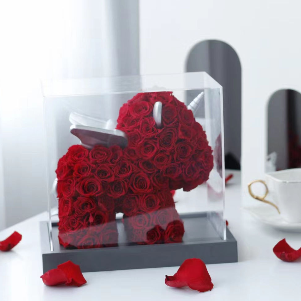 Luxury preserved rose unicorn in red, handcrafted with dozens of delicate roses. Perfect for Valentine’s Day, birthdays, baby showers, or home décor. Bloom 3+ years.